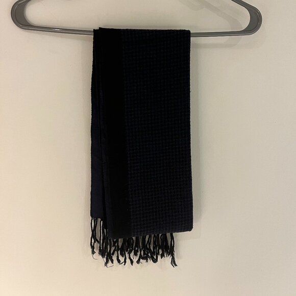 Van Heusen Scarf - Picture 2 of 2